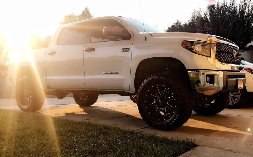 87 Awesome Toyota tundra lift kit reviews for Smartphone Wallpaper